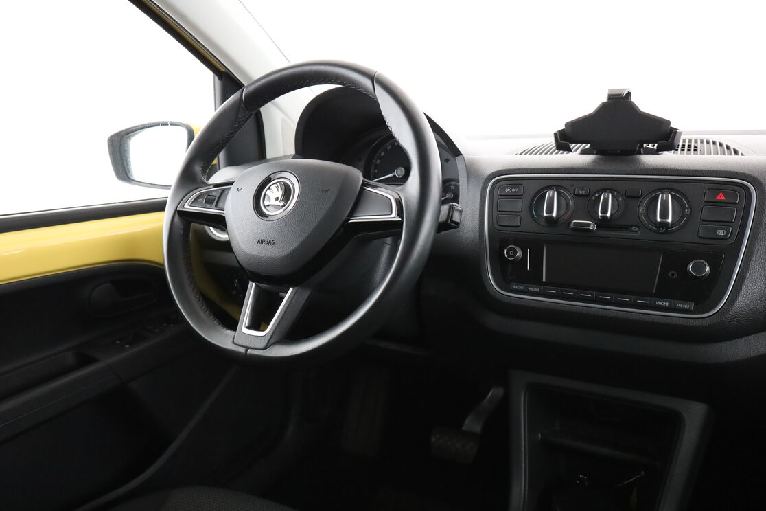 Intérieur côté conducteur depuis le siège arrière