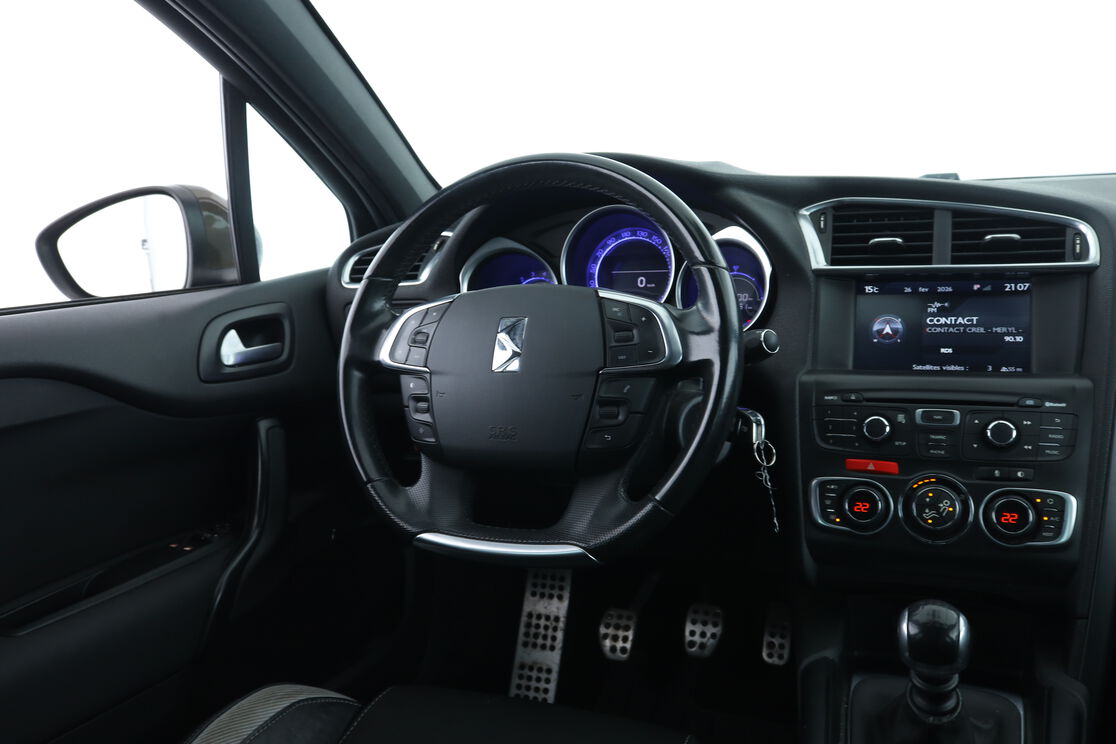 Intérieur côté conducteur depuis le siège arrière