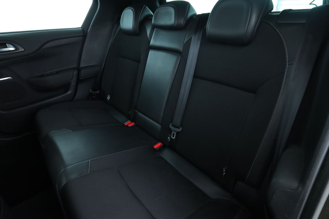 Intérieur sièges arrière depuis le côté conducteur