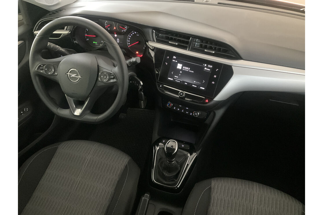 Interno lato guidatore, dal sedile posteriore