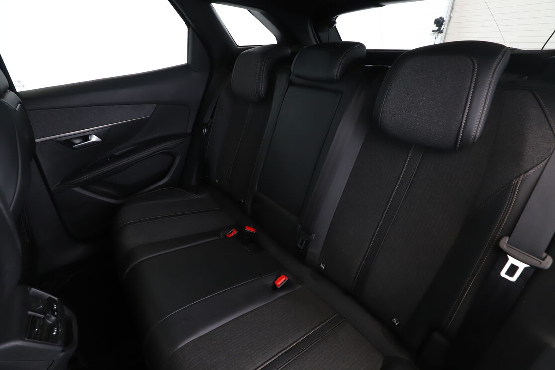 Intérieur côté conducteur depuis le siège arrière