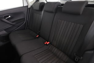 Intérieur sièges arrière depuis le côté conducteur