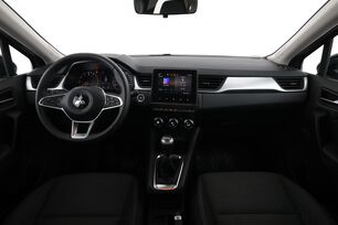 Vorderseite des Innenraums des Cockpits vom Rücksitz aus