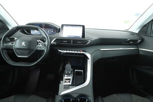 Intérieur avant de l'habitacle depuis le siège arrière