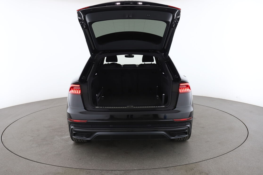 carDetails.imgAlt.interior.9