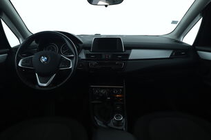 Intérieur avant de l'habitacle depuis le siège arrière