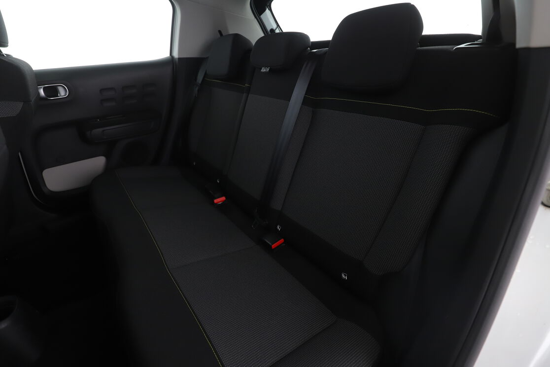 Intérieur sièges arrière depuis le côté conducteur