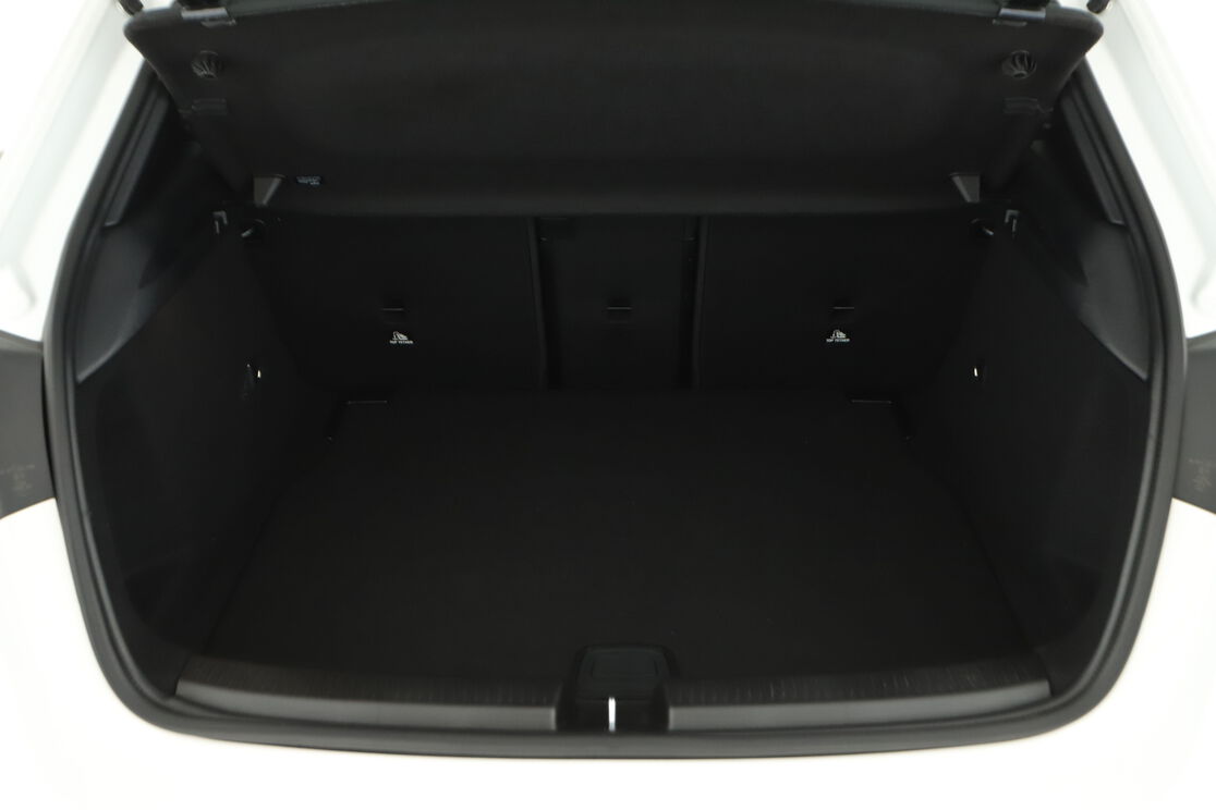 carDetails.imgAlt.interior.9