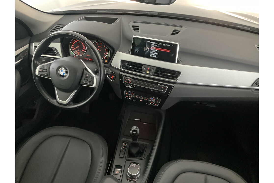 Interno lato guidatore, dal sedile posteriore