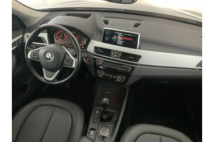 Interno lato guidatore, dal sedile posteriore