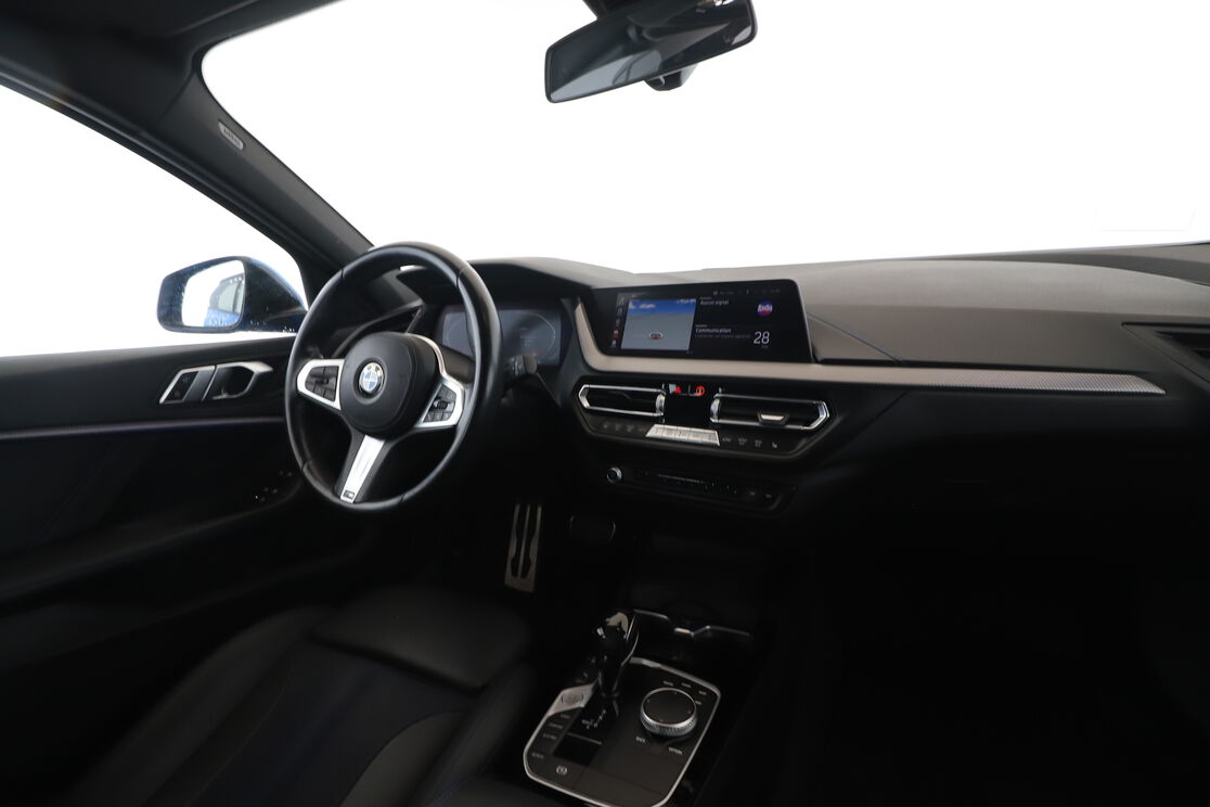 Intérieur sièges arrière depuis le côté conducteur