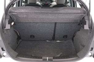 carDetails.imgAlt.interior.9