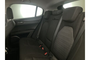 Interno sedili posteriori, dal lato guidatore