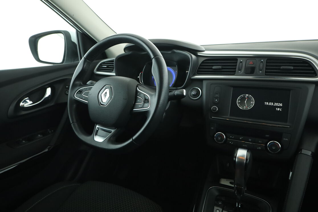 Innenraum der Fahrerseite vom Rücksitz