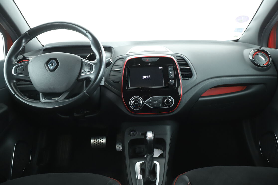 Intérieur avant de l'habitacle depuis le siège arrière