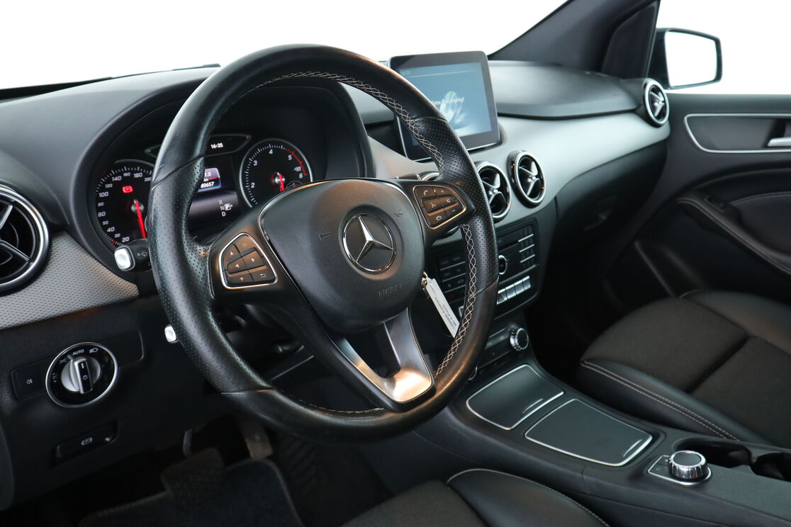Innenraum auf der Fahrerseite 2
