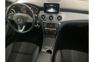 Interno lato guidatore, dal sedile posteriore