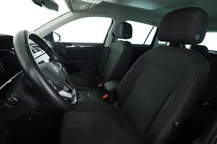 Innenraum auf der Fahrerseite 2