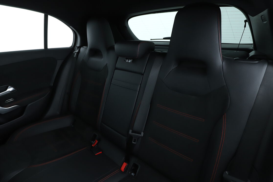 Intérieur sièges arrière depuis le côté conducteur