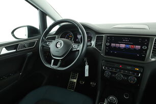 Innenraum der Fahrerseite vom Rücksitz