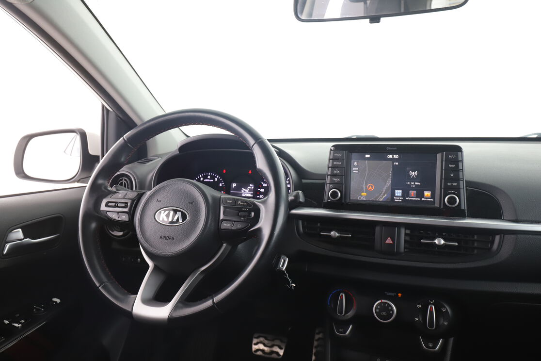 Intérieur côté conducteur depuis le siège arrière