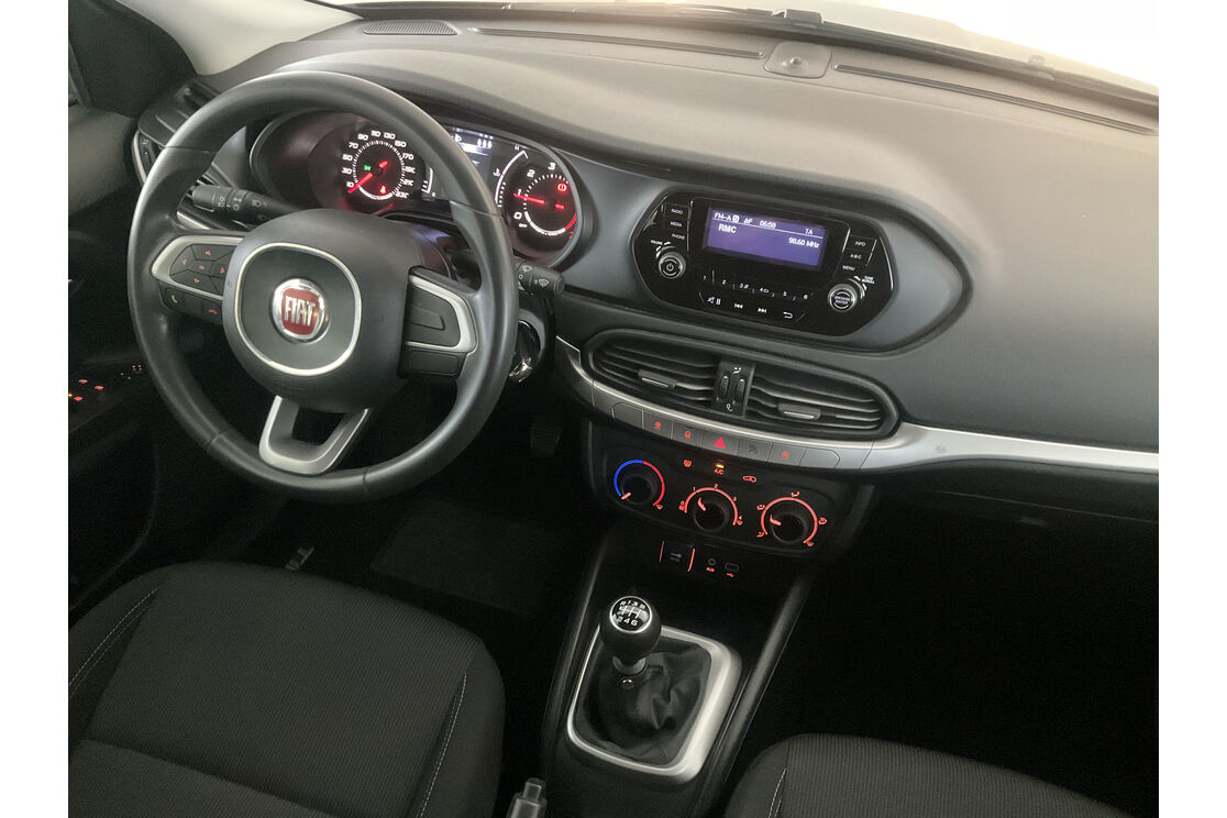 Interno lato guidatore, dal sedile posteriore