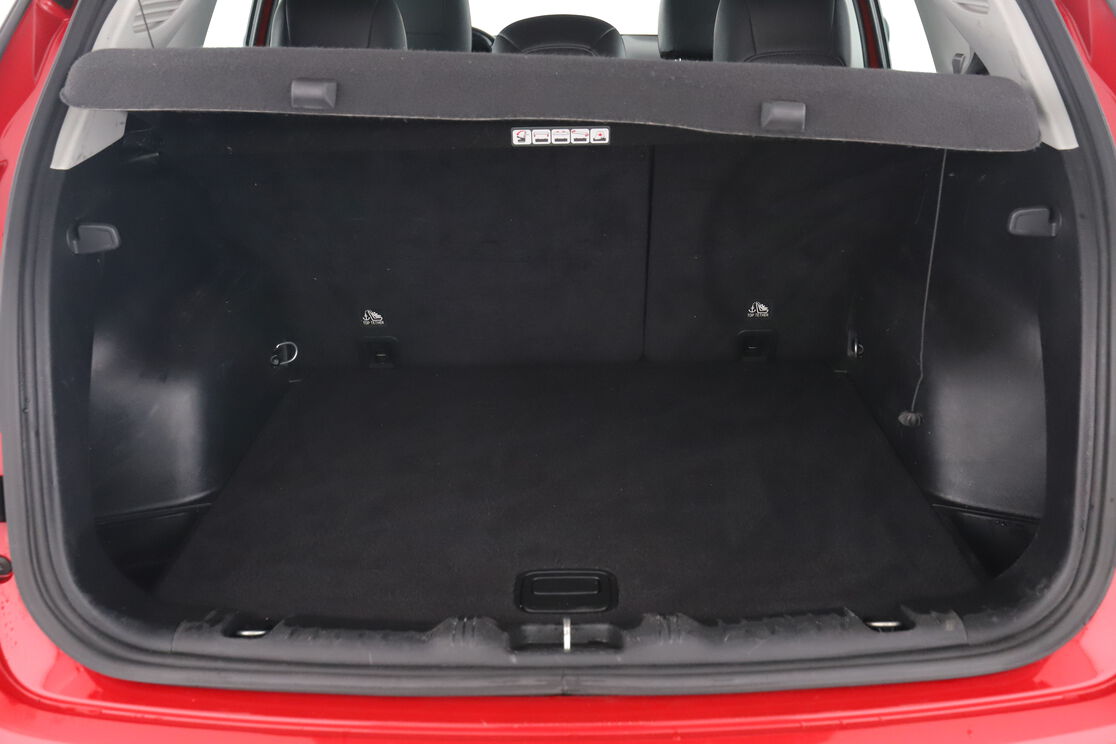 carDetails.imgAlt.interior.9