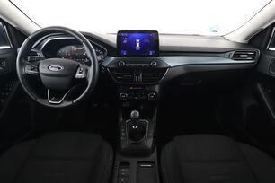 Interior frontal de la cabina desde el asiento trasero