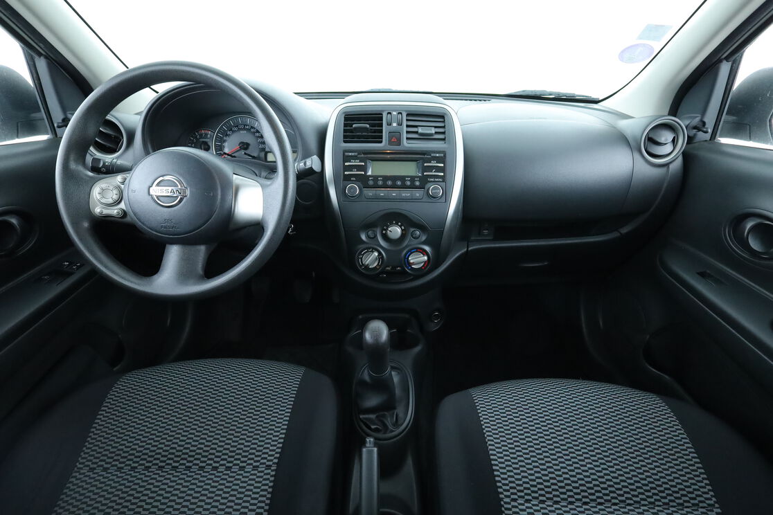 Intérieur côté conducteur 2