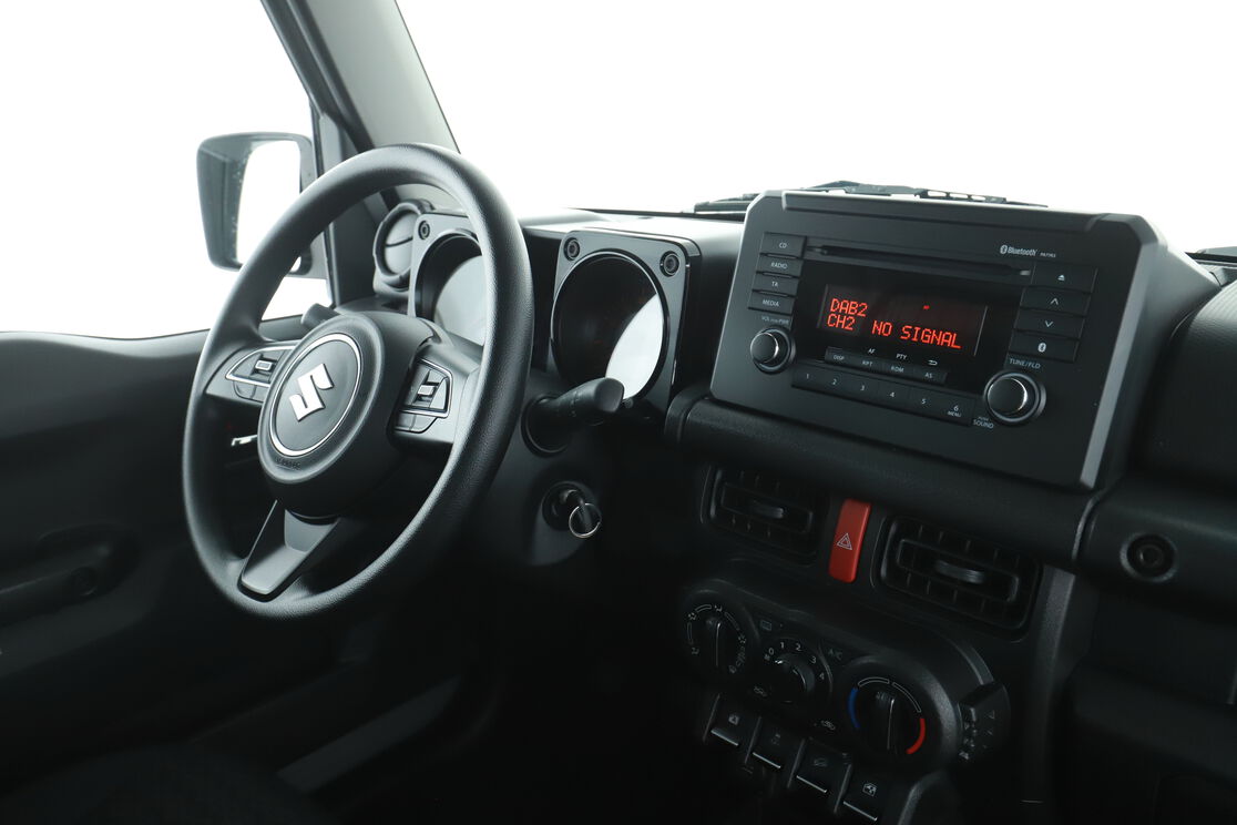 Innenraum der Fahrerseite vom Rücksitz