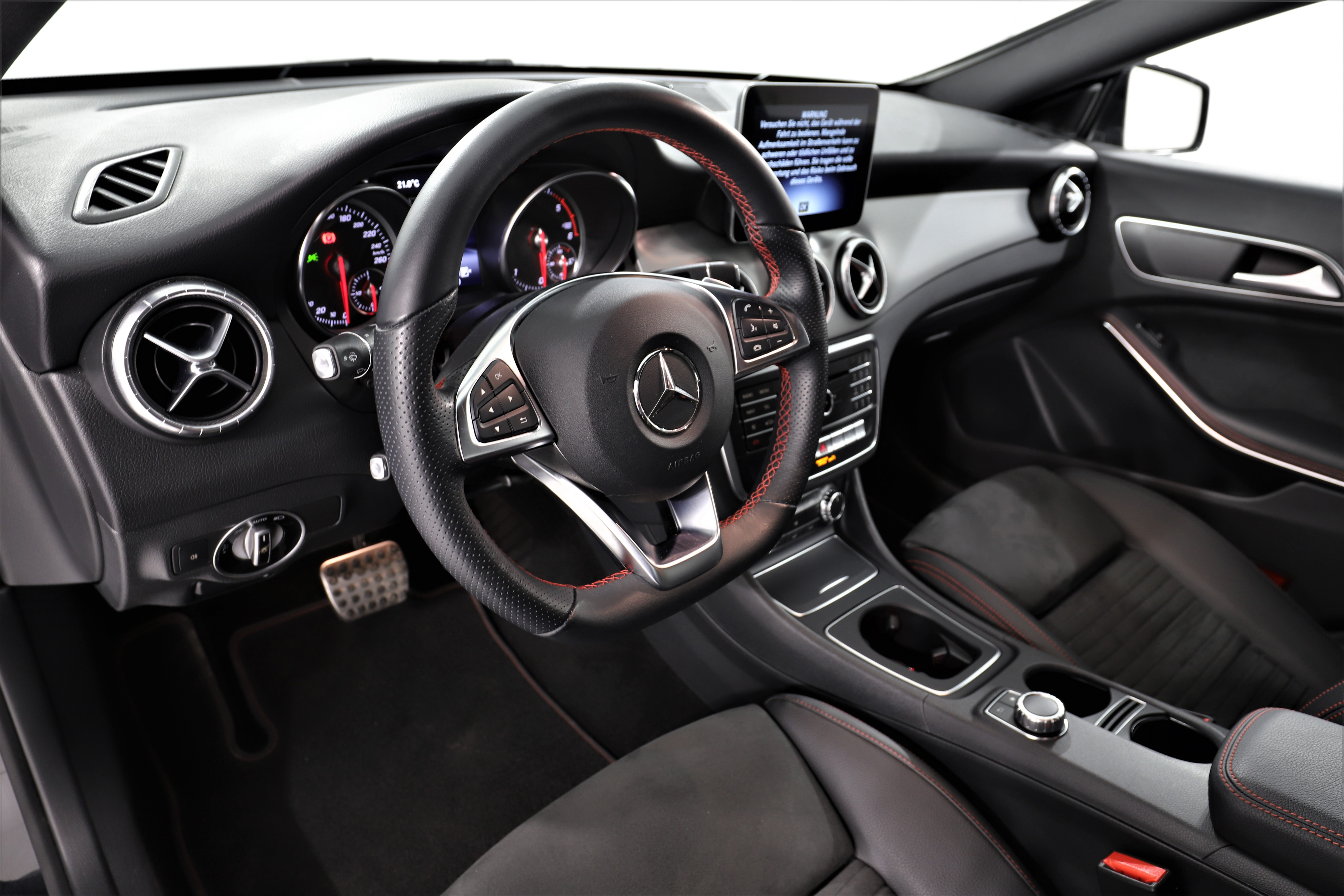 MercedesBenz CLAKlasse Shooting Brake CLA 220 d AMG Line, Diesel, 25.