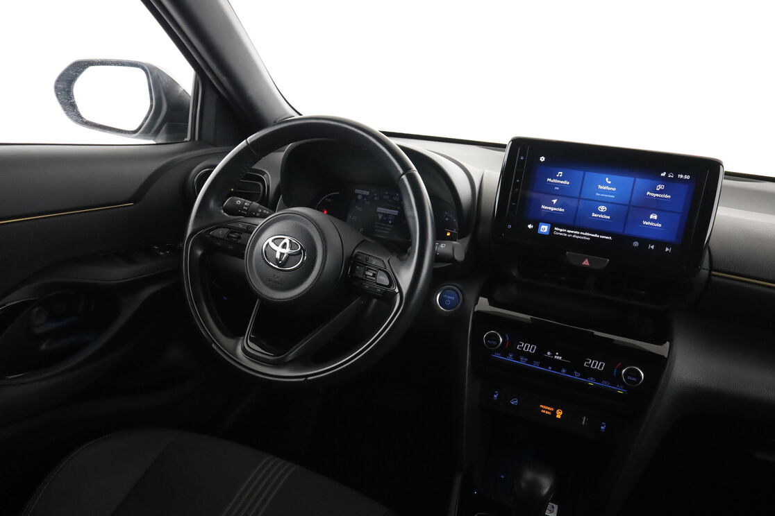 Interior lado del conductor desde el asiento trasero