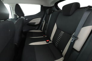 Intérieur sièges arrière depuis le côté conducteur