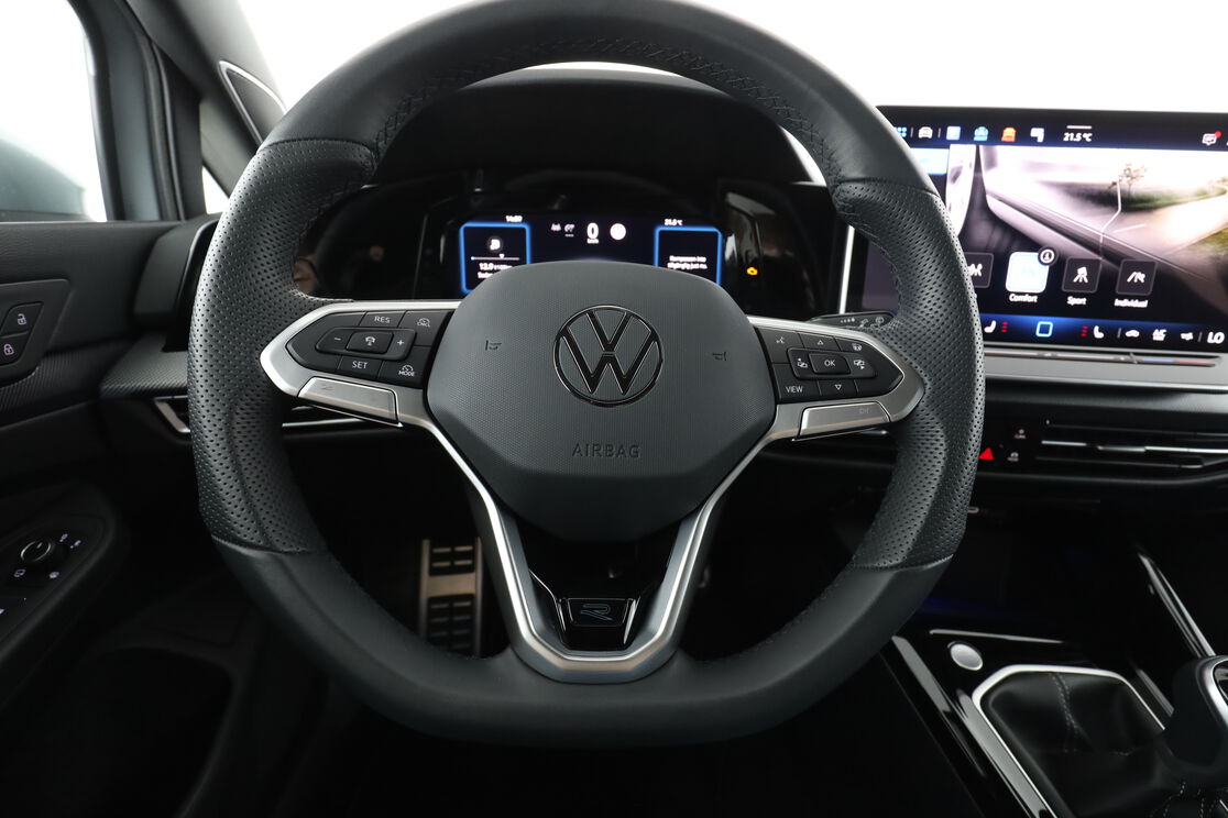 carDetails.imgAlt.interior.9