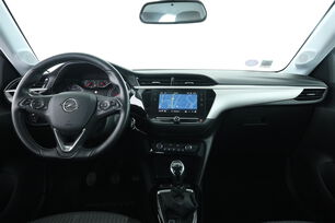 Intérieur avant de l'habitacle depuis le siège arrière