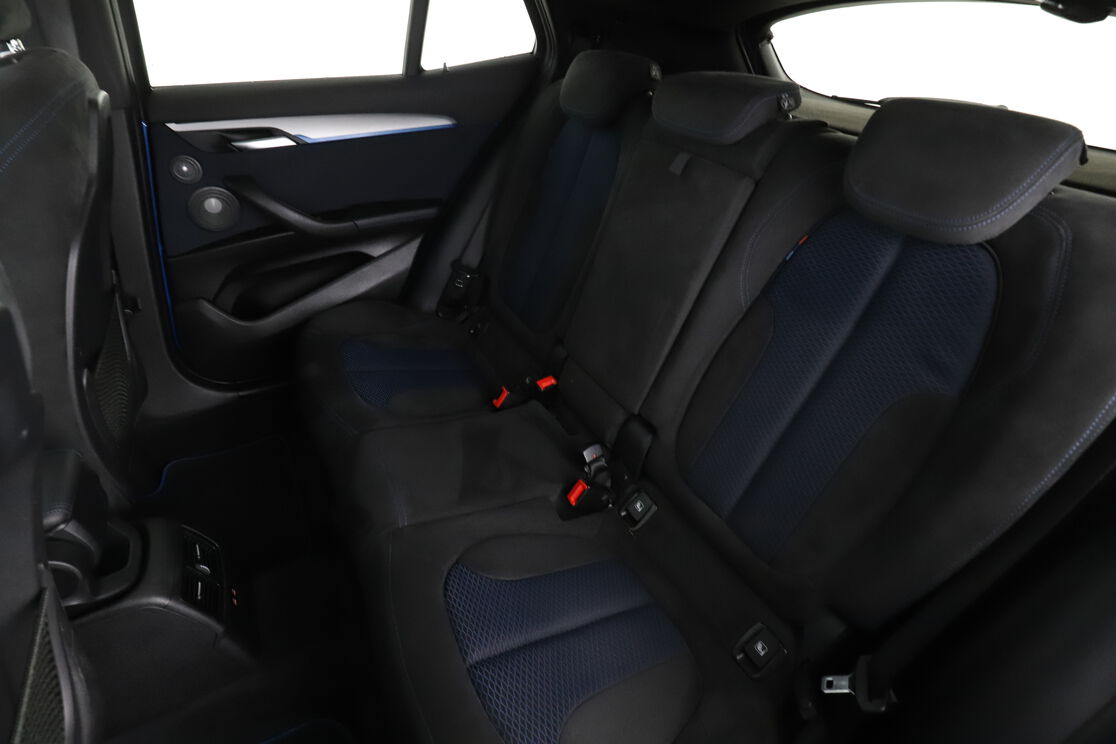 Interior asientos traseros lado del conductor