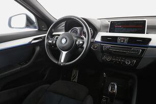 Interior lado del conductor desde el asiento trasero