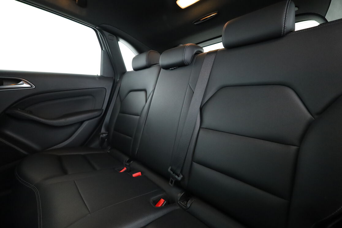 Intérieur sièges arrière depuis le côté conducteur