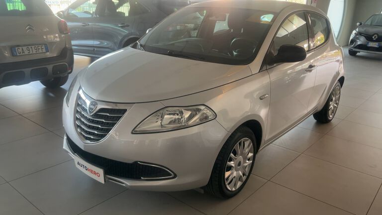 Lancia Ypsilon