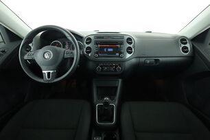 Interior frontal de la cabina desde el asiento trasero
