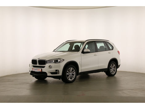 BMW X5 xDrive30d Automatik Fahrerseite leicht seitlich von vorne, geschlossen