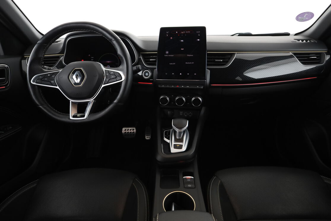 Intérieur avant de l'habitacle depuis le siège arrière