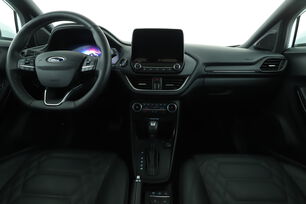 Intérieur avant de l'habitacle depuis le siège arrière