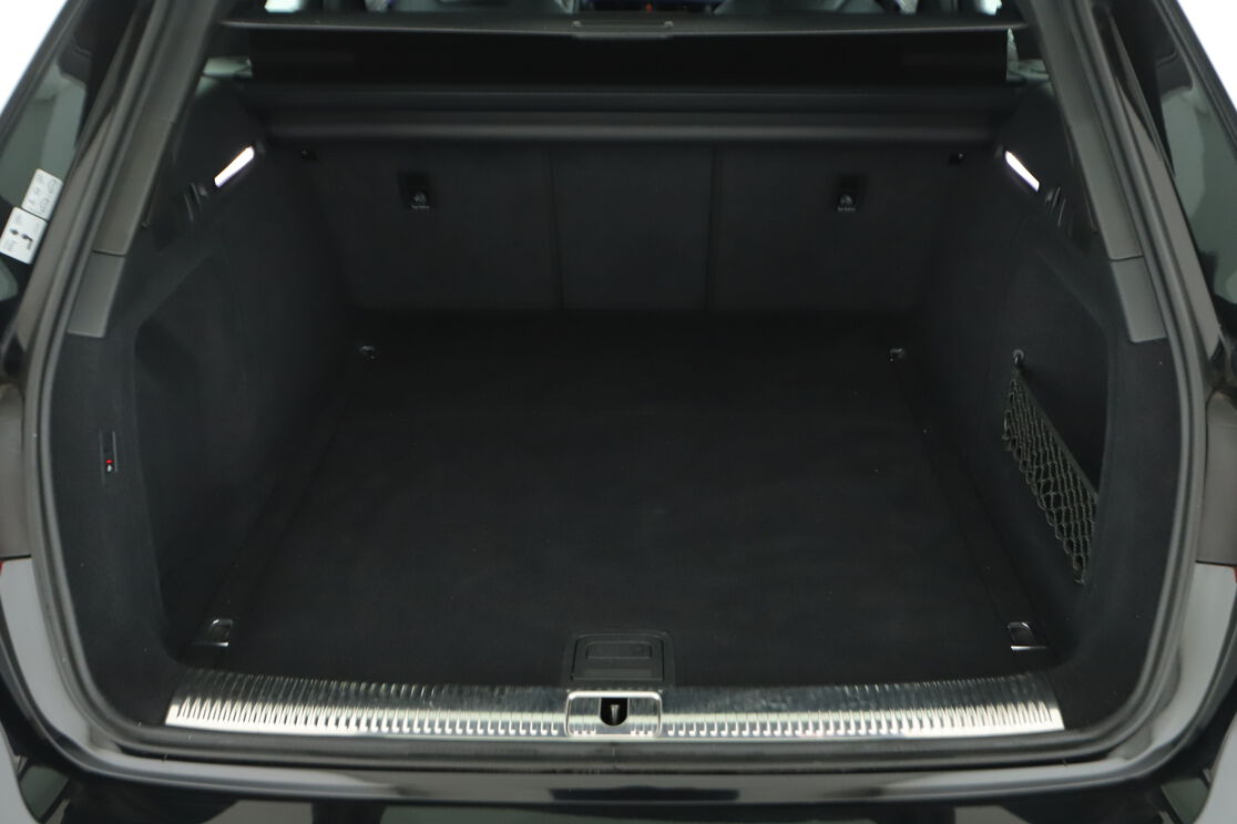 carDetails.imgAlt.interior.9