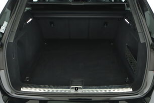 carDetails.imgAlt.interior.9