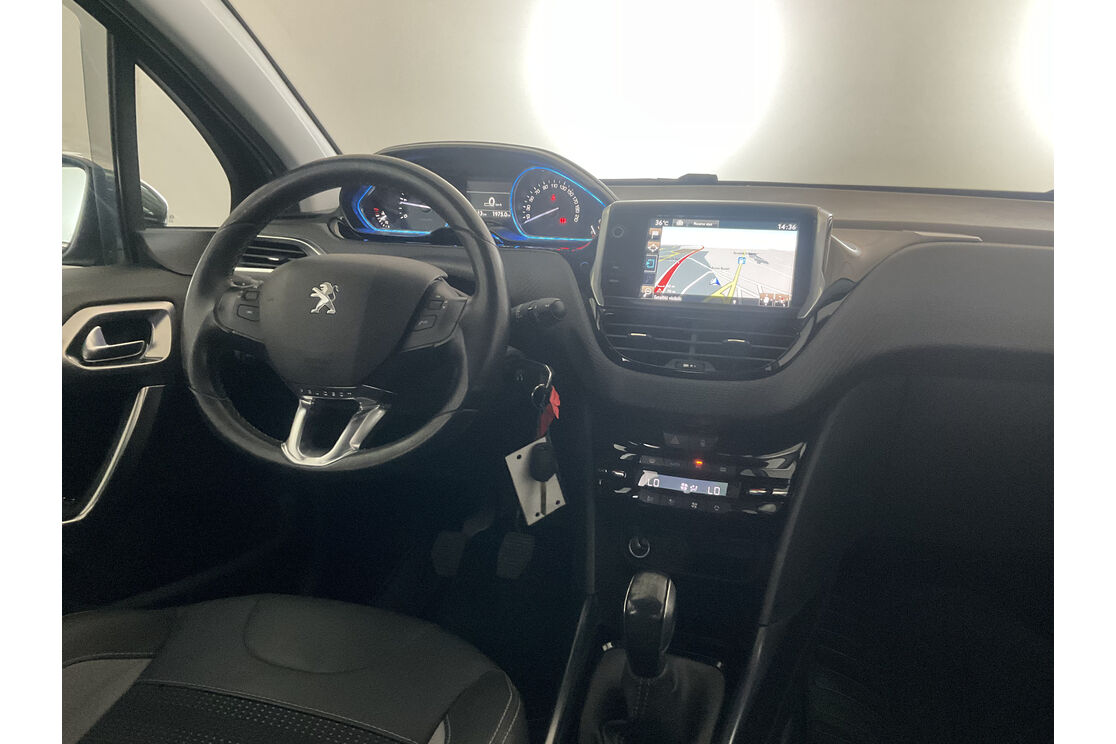 Interno lato guidatore, dal sedile posteriore