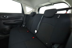Intérieur sièges arrière depuis le côté conducteur