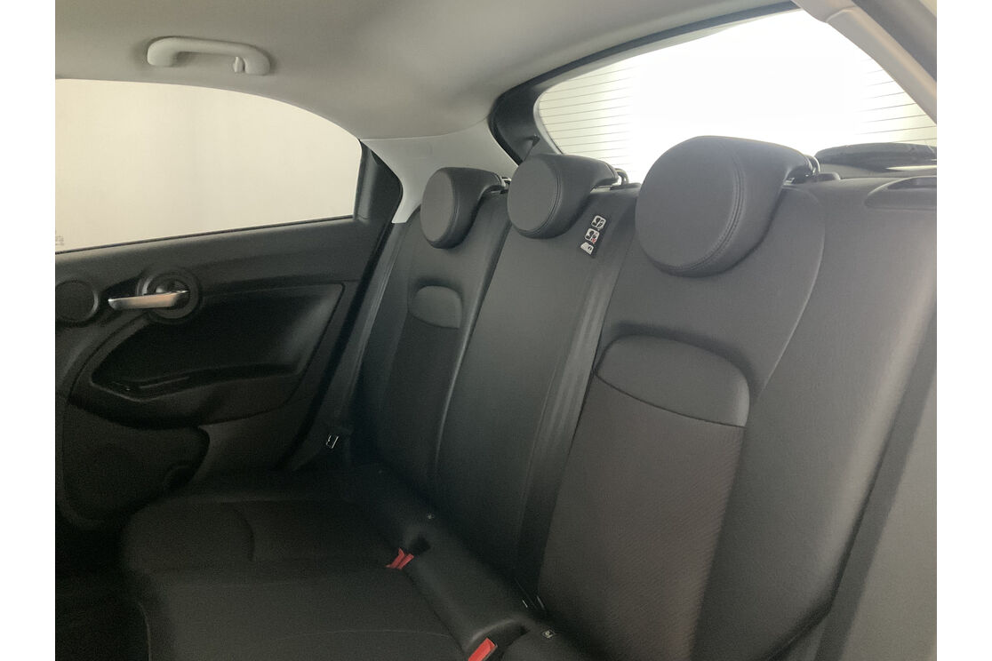 Interno sedili posteriori, dal lato guidatore