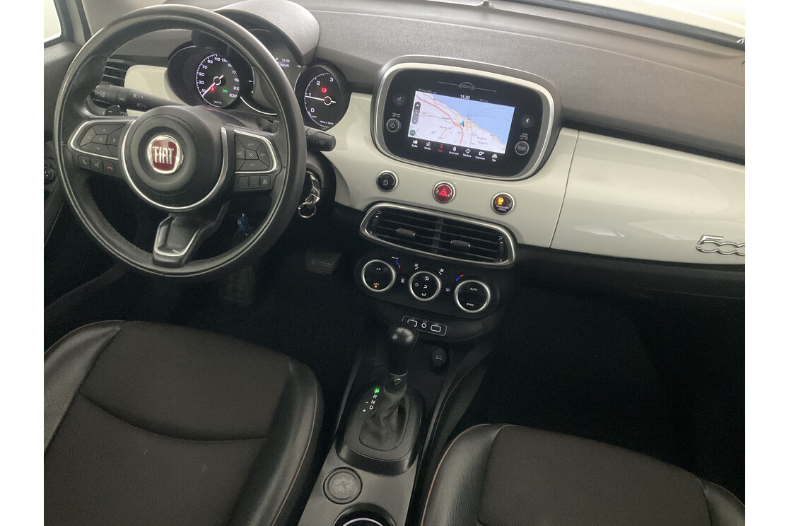 Interno lato guidatore, dal sedile posteriore