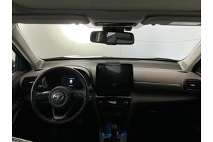 Interno anteriore dell'abitacolo, dal sedile posteriore